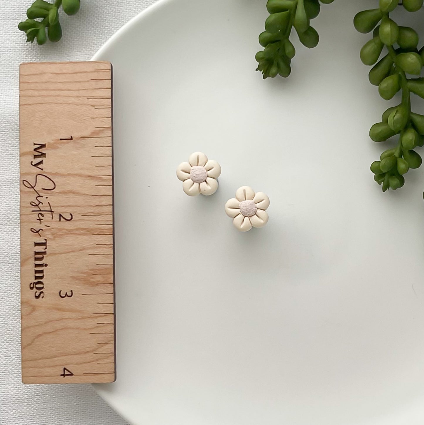 Dainty Daisy Stud In Yellow