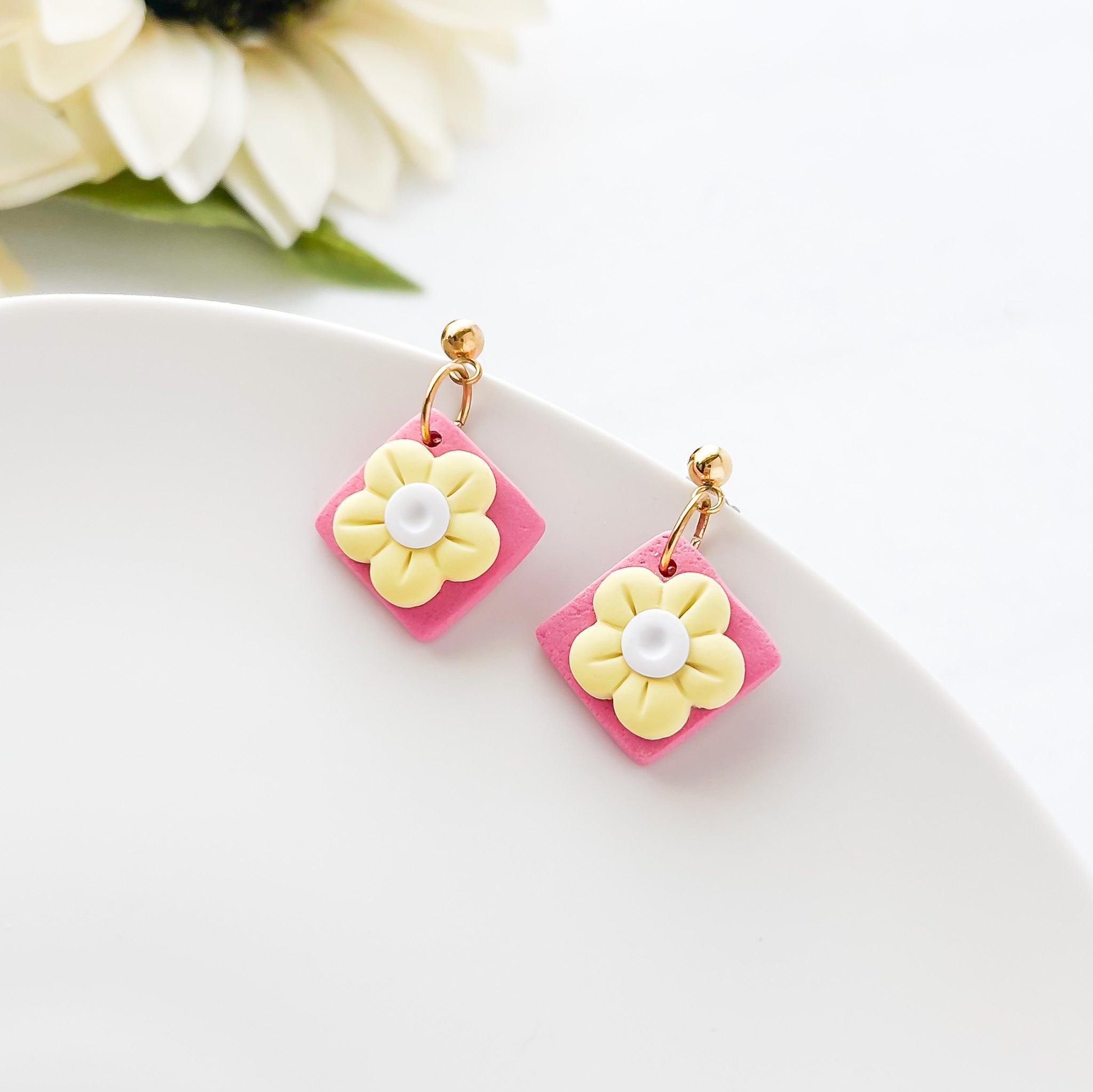 Handmade White Daisy Pastel Earrings | Statement Polymer Clay Jewelry | Cute, Trendy Earrings