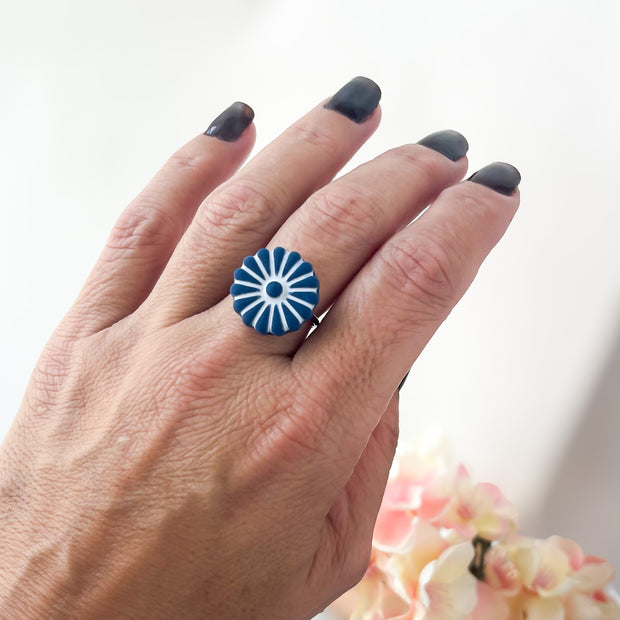 Unique Spoke Flower Ring